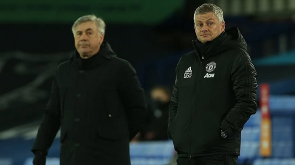 索帅爆梗:官员打趣安帅接鞭,安帅连喊“曼联压力扛不住”!