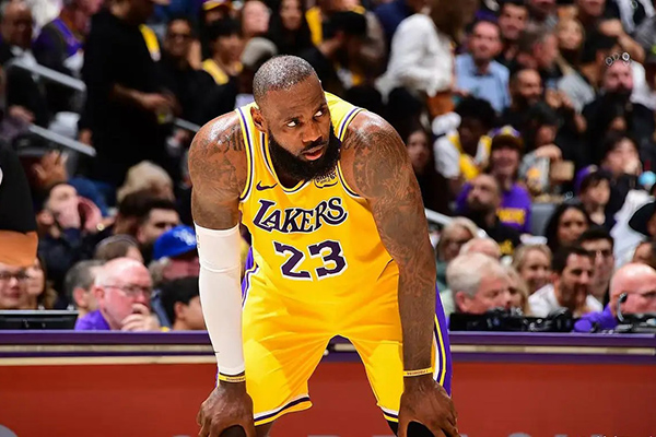 NBA休赛期动态：<a href=/lanqiu/lakers/ target=_blank class=infotextkey>湖人</a>伤病、勇士签约与<a href=/lanqiu/76ers/ target=_blank class=infotextkey>76人</a>合同进展